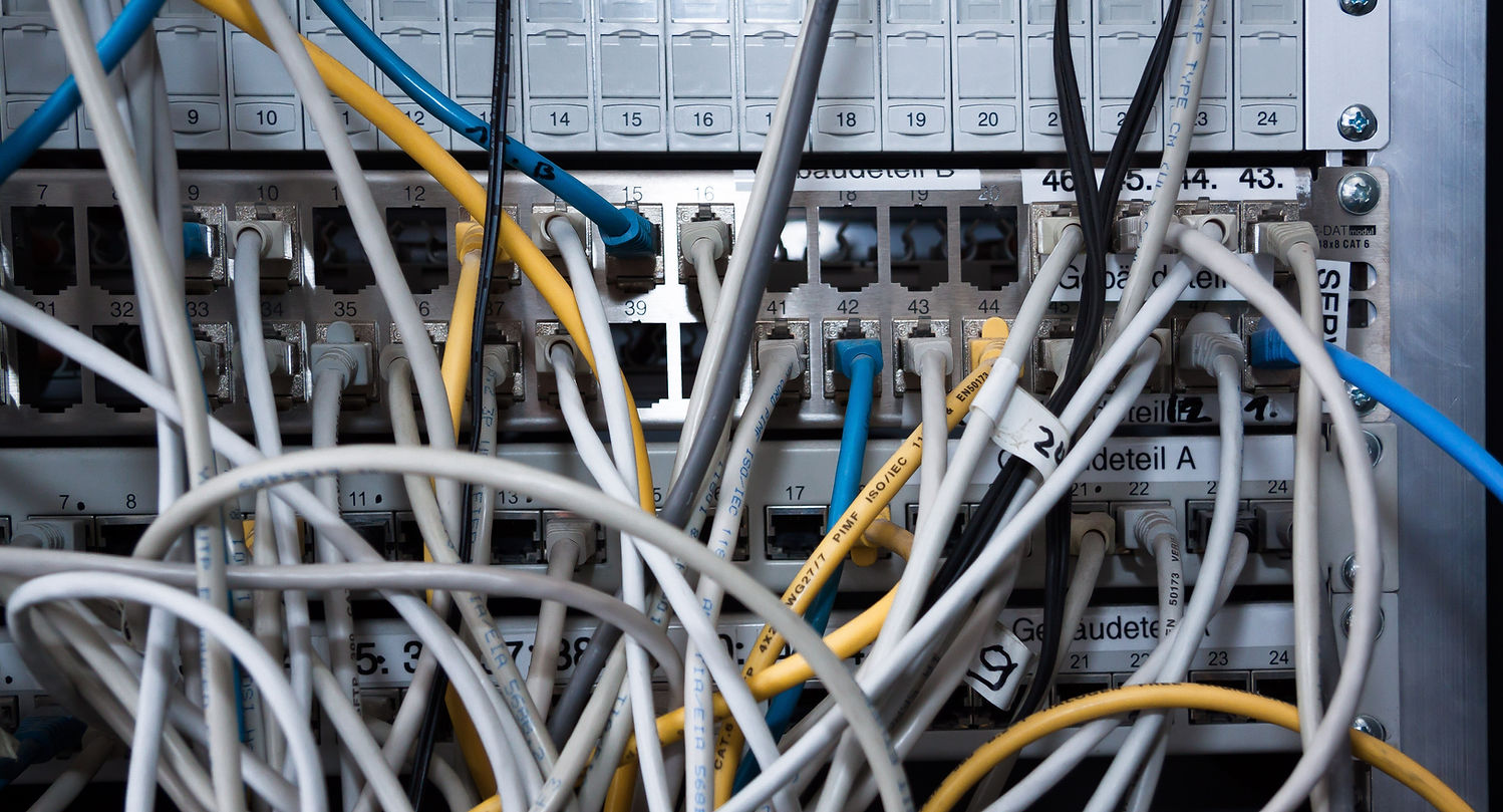 Network cable connections in a patch panel